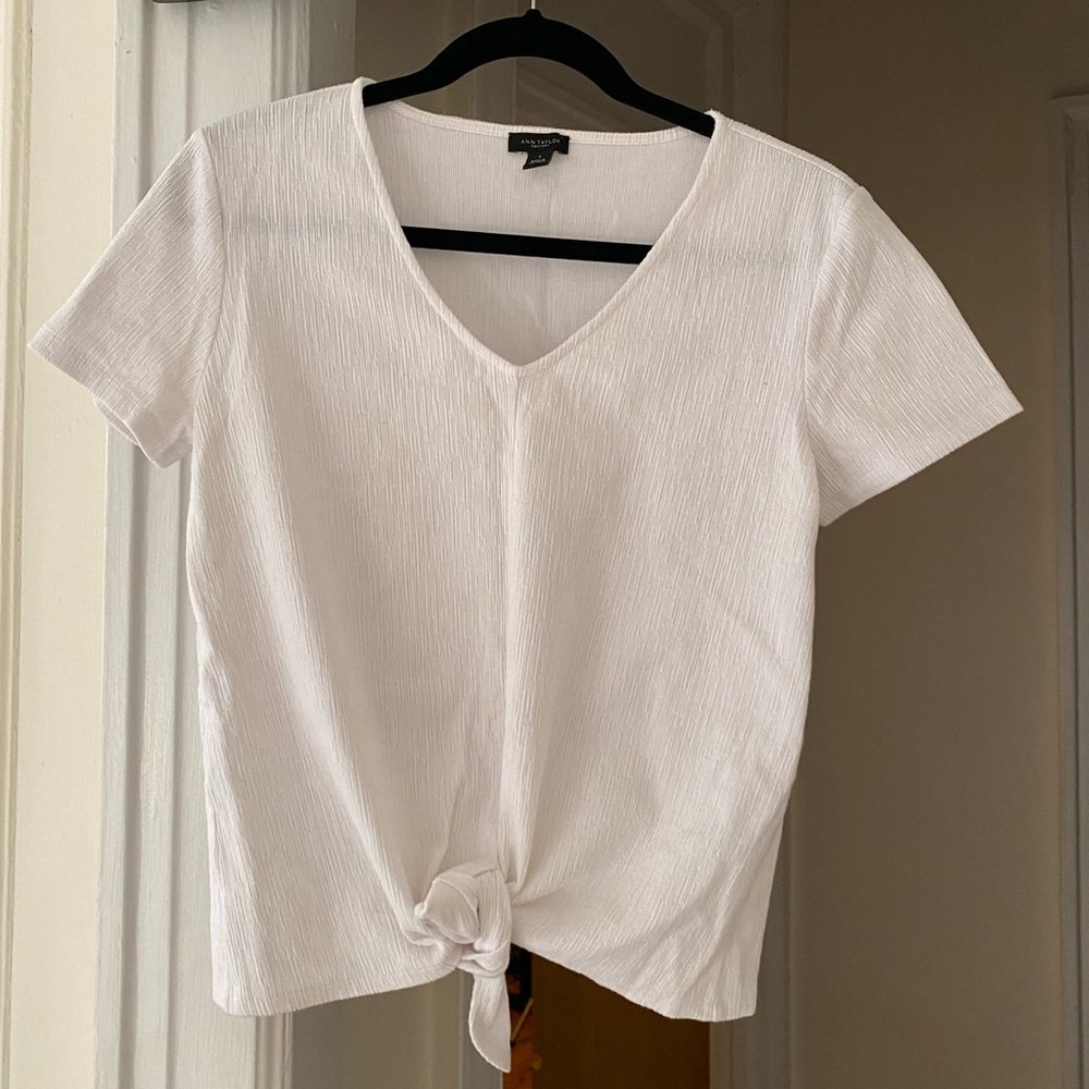 Ann Taylor White Textured Tee w/ front tie - S